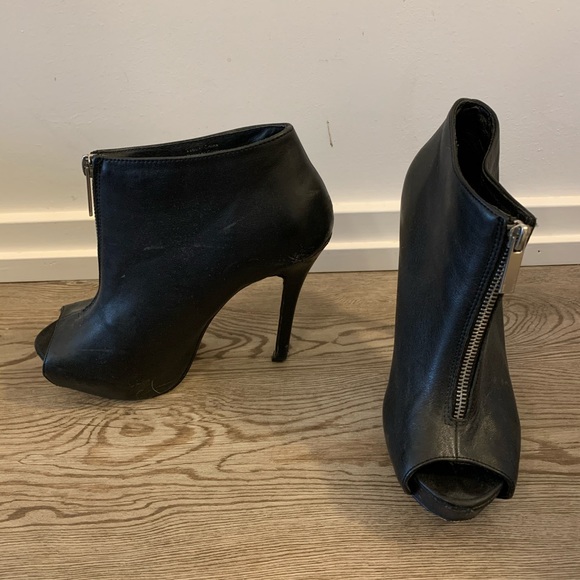 Black open toe heels - Picture 2 of 3